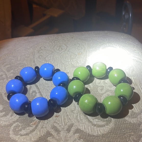 2 Bracelets - Picture 2 of 4